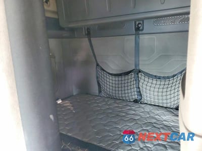 Zdjęcie 9 z 10 samochodu: 2018 FREIGHTLINER CASCADIA 125 SEMI TRUCK VIN:3AKJGLDR4JDJT8796 - miniatura