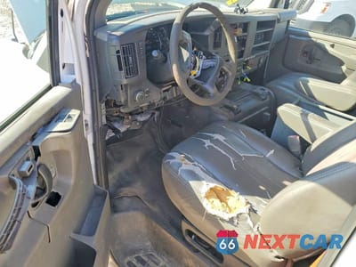Zdjęcie 8 z 12 samochodu: 2014 CHEVROLET EXPRESS 2500 UTILITY / SERVICE VAN VIN:1GCWGFCB7E1132289 - miniatura