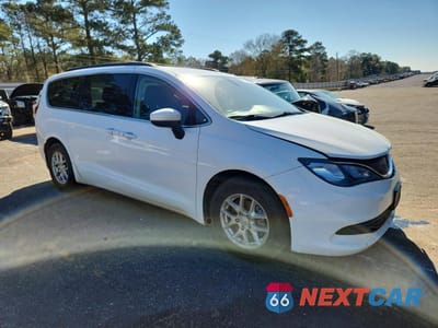 Czwarte zdjęcie samochodu z boku: 2020 CHRYSLER VOYAGER LXI VIN:2C4RC1DG2LR172570 - miniatura