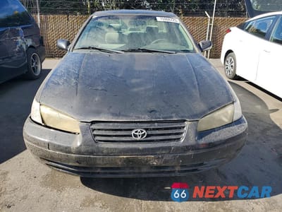 Piąte zdjęcie samochodu w środku: 1998 TOYOTA CAMRY LE VIN:JT2BG22K3W0236447 - miniatura