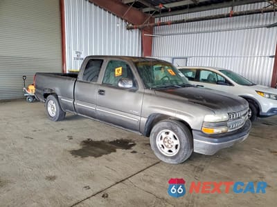 Czwarte zdjęcie samochodu z boku: 2001 CHEVROLET SILVERADO VIN:2GCEC19V611135541 - miniatura