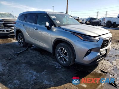 Czwarte zdjęcie samochodu z boku: 2024 TOYOTA HIGHLANDER XLE VIN:5TDKDRBHXRS550529 - miniatura