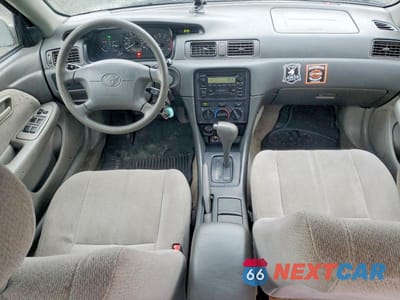 Zdjęcie 8 z 12 samochodu: 2001 TOYOTA CAMRY LE VIN:JT2BG22KX10563016 - miniatura