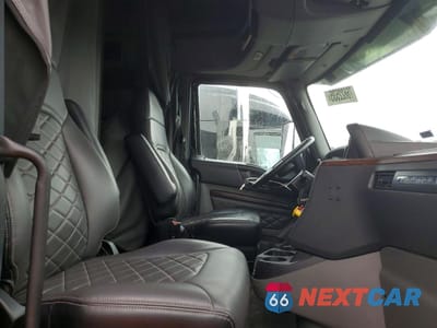 Piąte zdjęcie samochodu w środku: 2023 INTERNATIONAL HX520 - SEMI TRUCK VIN:3HSPAAPR5PN428659 - miniatura