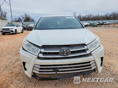 Piąte zdjęcie samochodu w środku: 2019 TOYOTA HIGHLANDER LE VIN:5TDZARFH9KS043130 - miniatura