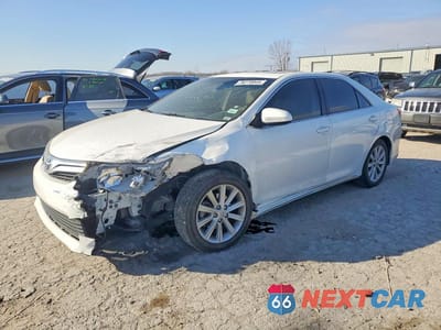2013 TOYOTA CAMRY 4T4BF1FK2DR296726 - główne zdjęcie licytacji z USA - miniatura