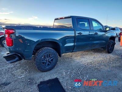 Trzecie zdjęcie samochodu z tyłu: 2026 CHEVROLET SILVERADO K1500 TRAIL BOSS CUSTOM VIN:3GCUKCE86TG244120 - miniatura