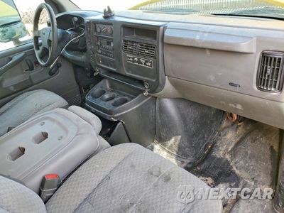 Zdjęcie 8 z 14 samochodu: 2007 GMC SAVANA BOX TRUCK VIN:1GDHG31U271900688 - miniatura