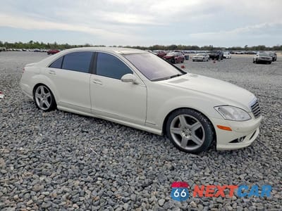 Czwarte zdjęcie samochodu z boku: 2007 MERCEDES-BENZ S 550 VIN:WDDNG71X87A116286 - miniatura