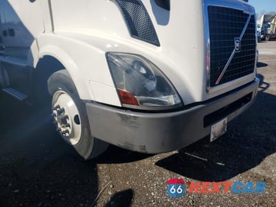 Zdjęcie 9 z 10 samochodu: 2017 VOLVO VNL SEMI TRUCK VIN:4V4N39TG5HN988034 - miniatura