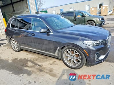 Czwarte zdjęcie samochodu z boku: 2020 BMW X7 XDRIVE40I VIN:5UXCW2C06L9B40901 - miniatura
