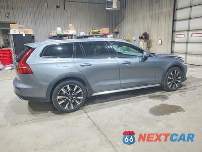 Trzecie zdjęcie samochodu z tyłu: 2020 VOLVO V60 CROSS COUNTRY T5 MOMENTUM VIN:YV4102WK4L1040926 - miniatura