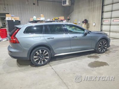 Trzecie zdjęcie samochodu z tyłu: 2020 VOLVO V60 CROSS COUNTRY T5 MOMENTUM VIN:YV4102WK4L1040926 - miniatura
