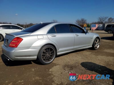 Trzecie zdjęcie samochodu z tyłu: 2008 MERCEDES-BENZ S 63 AMG VIN:WDDNG77X28A148885 - miniatura