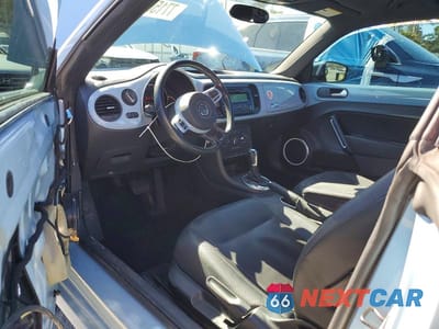 Zdjęcie 8 z 13 samochodu: 2014 VOLKSWAGEN BEETLE VIN:3VWJ07AT5EM659862 - miniatura