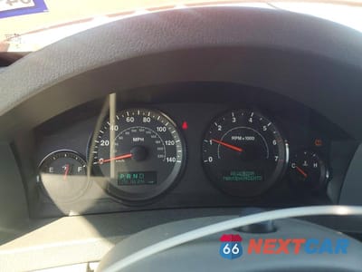 Zdjęcie 9 z 12 samochodu: 2005 JEEP GRAND CHEROKEE LAREDO VIN:1J4GS48K35C585047 - miniatura