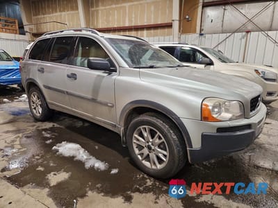 Czwarte zdjęcie samochodu z boku: 2004 VOLVO XC90 T6 VIN:YV1CZ91H441100589 - miniatura
