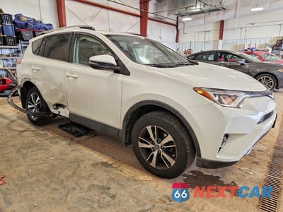 Czwarte zdjęcie samochodu z boku: 2017 TOYOTA RAV4 XLE VIN:JTMRFREV6HJ111592 - miniatura