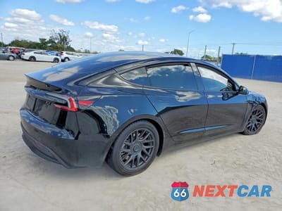 Trzecie zdjęcie samochodu z tyłu: 2024 TESLA MODEL 3 VIN:5YJ3E1EA5RF872467 - miniatura