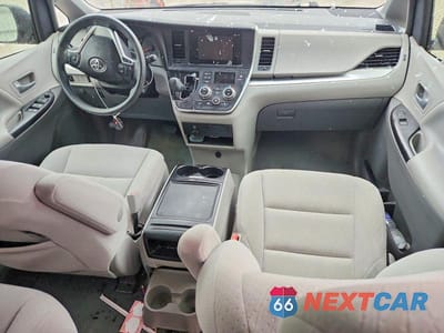 Zdjęcie 8 z 12 samochodu: 2017 TOYOTA SIENNA LE 8-PASSENGER VIN:5TDKZ3DC7HS788756 - miniatura