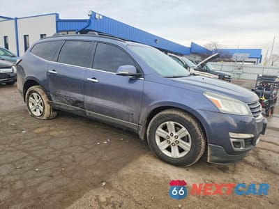 Czwarte zdjęcie samochodu z boku: 2014 CHEVROLET TRAVERSE LT VIN:1GNKRHKD9EJ179032 - miniatura
