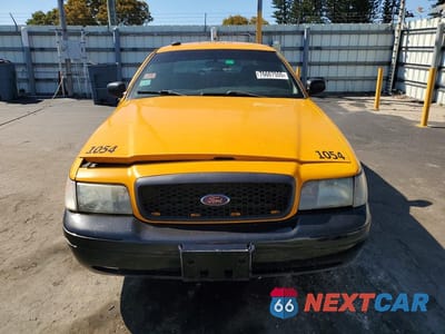 Piąte zdjęcie samochodu w środku: 2011 FORD CROWN VICTORIA POLICE INTERCEPTOR VIN:2FABP7BV8BX159428 - miniatura