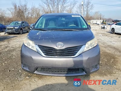 Piąte zdjęcie samochodu w środku: 2012 TOYOTA SIENNA LE 8-PASSENGER VIN:5TDKK3DC5CS245807 - miniatura