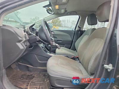 Zdjęcie 7 z 12 samochodu: 2014 CHEVROLET SONIC LT VIN:1G1JC6SH2E4221514 - miniatura