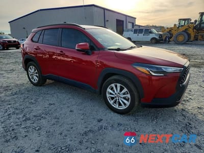 Czwarte zdjęcie samochodu z boku: 2023 TOYOTA COROLLA CROSS LE VIN:7MUBAAAG7PV048101 - miniatura