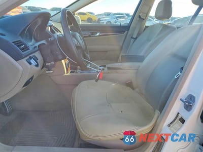 Zdjęcie 7 z 12 samochodu: 2011 MERCEDES-BENZ C 300 4MATIC VIN:WDDGF8BB3BR183294 - miniatura