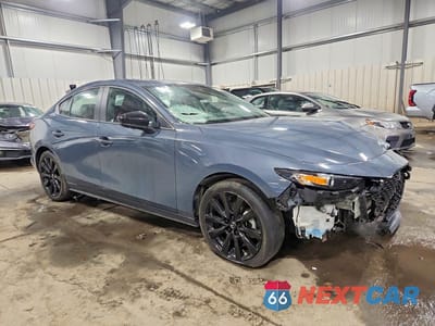 Czwarte zdjęcie samochodu z boku: 2023 MAZDA 3 PREFERRED VIN:3MZBPBCM3PM376503 - miniatura