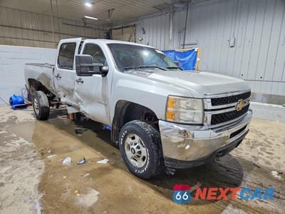 Czwarte zdjęcie samochodu z boku: 2011 CHEVROLET SILVERADO K2500 HEAVY DUTY LT VIN:1GC1KXCG4BF128810 - miniatura