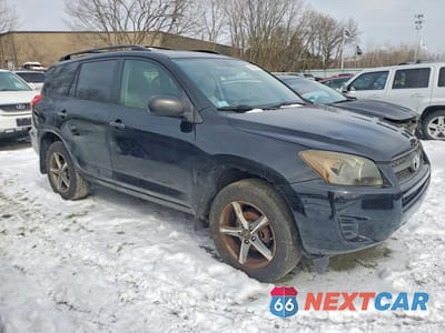 Czwarte zdjęcie samochodu z boku: 2010 TOYOTA RAV4 BASE VIN:JTMBF4DV1AD034298 - miniatura