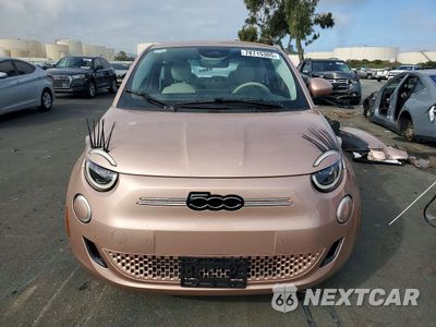 Piąte zdjęcie samochodu w środku: 2024 FIAT 500 E LA PRIMA VIN:ZFAFFAC42RX208048 - miniatura