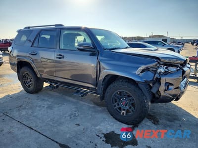 Czwarte zdjęcie samochodu z boku: 2019 TOYOTA 4RUNNER TRD OFF-ROAD PREMIUM VIN:JTEBU5JR1K5667507 - miniatura
