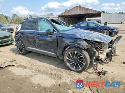 Czwarte zdjęcie samochodu z boku: 2023 LINCOLN AVIATOR RESERVE VIN:5LM5J7WC3PGL22722 - miniatura