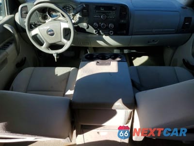 Zdjęcie 8 z 13 samochodu: 2010 GMC SIERRA K1500 SLE VIN:3GTRKVE34AG223981 - miniatura