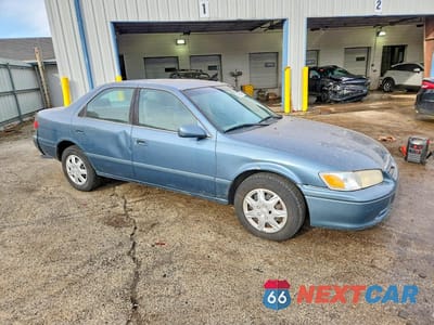 Czwarte zdjęcie samochodu z boku: 2000 TOYOTA CAMRY CE VIN:4T1BG22K9YU997501 - miniatura