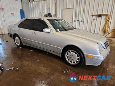 Czwarte zdjęcie samochodu z boku: 2001 MERCEDES-BENZ E 320 VIN:WDBJF65J51B298900 - miniatura