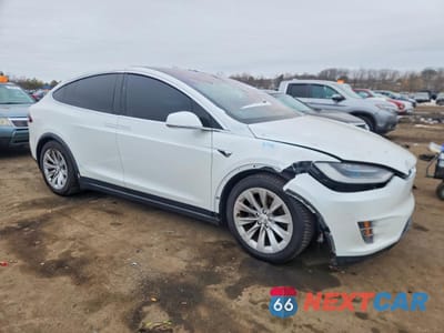 Czwarte zdjęcie samochodu z boku: 2021 TESLA MODEL X VIN:5YJXCBE25MF322121 - miniatura