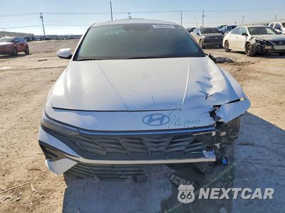 Piąte zdjęcie samochodu w środku: 2024 HYUNDAI ELANTRA SEL VIN:KMHLS4DG0RU818562 - miniatura