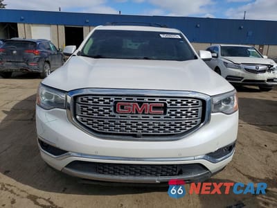 Piąte zdjęcie samochodu w środku: 2017 GMC ACADIA DENALI VIN:1GKKNXLS5HZ153503 - miniatura
