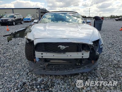 Piąte zdjęcie samochodu w środku: 2017 FORD MUSTANG VIN:1FATP8UH6H5287775 - miniatura