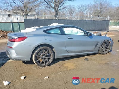 Trzecie zdjęcie samochodu z tyłu: 2025 BMW M850XI VIN:WBABC4C0XSCU73597 - miniatura