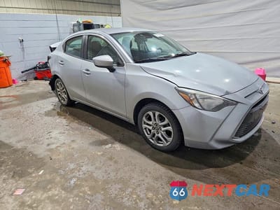 Czwarte zdjęcie samochodu z boku: 2017 TOYOTA YARIS IA VIN:3MYDLBYV8HY159226 - miniatura