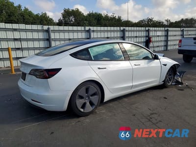 Trzecie zdjęcie samochodu z tyłu: 2021 TESLA MODEL 3 VIN:5YJ3E1EA9MF854725 - miniatura
