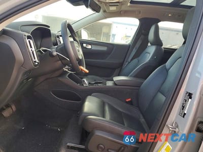 Zdjęcie 7 z 13 samochodu: 2025 VOLVO XC40 PLUS VIN:YV4L12UC7S2468886 - miniatura