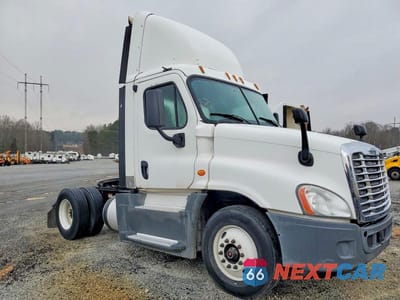 2016 FREIGHTLINER CASCADIA 125 SEMI TRUCK 1FUBGEDV1GLHC5615 - główne zdjęcie licytacji z USA - miniatura