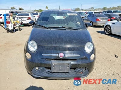 Piąte zdjęcie samochodu w środku: 2015 FIAT 500 ELECTRIC VIN:3C3CFFGE3FT721350 - miniatura