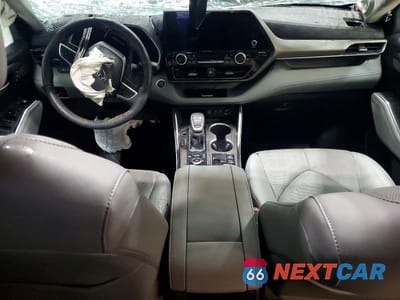 Zdjęcie 8 z 13 samochodu: 2023 TOYOTA HIGHLANDER VIN:5TDKDRBHXPS527538 - miniatura